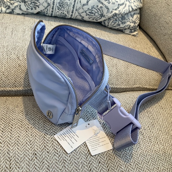 NWT PASTEL BLUE Lululemon Everywhere Belt Bag with Metal Hardware Zipper - Picture 11 of 11